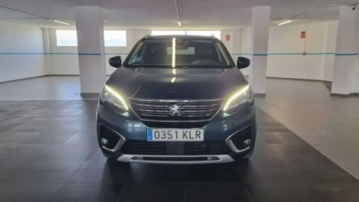 Usado Peugeot 5008 Allure 131 CV (96 kW) 2018 Azul SUV
