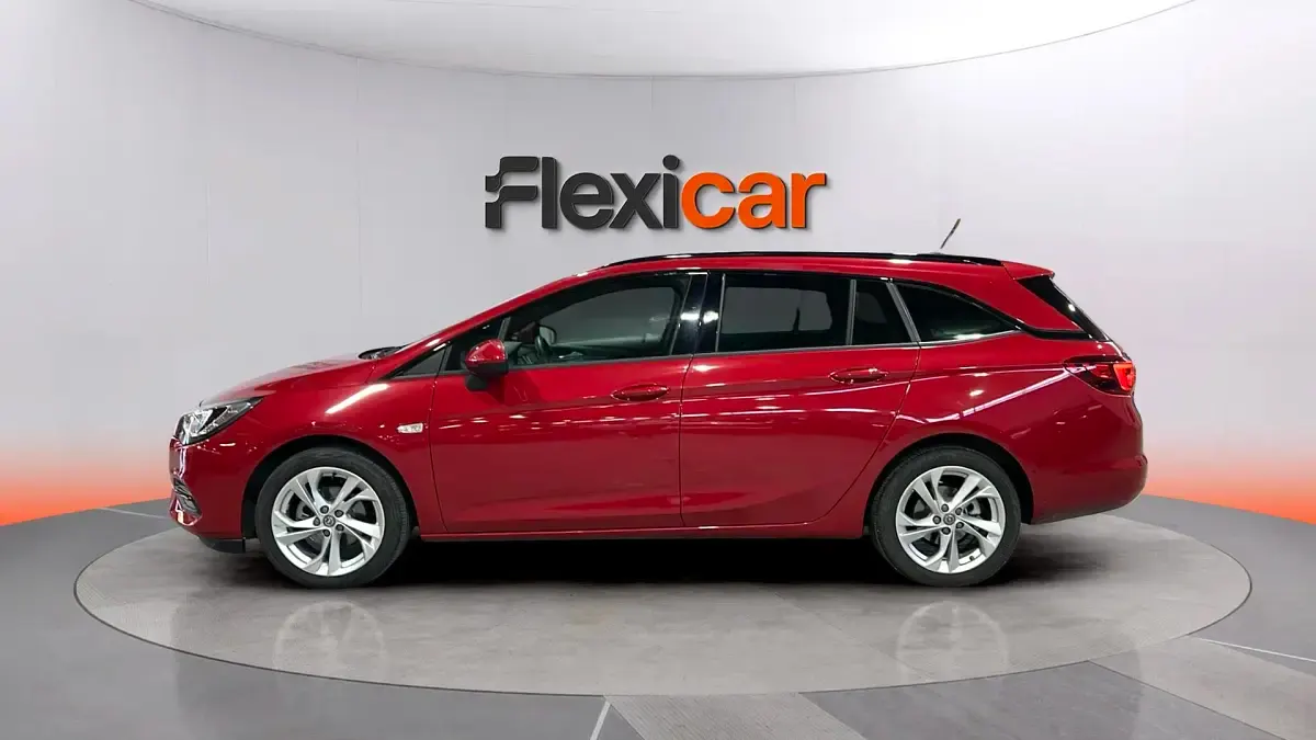 Usado Opel Astra GS Line 130 CV (95 kW) 2020 Rojo Familiar