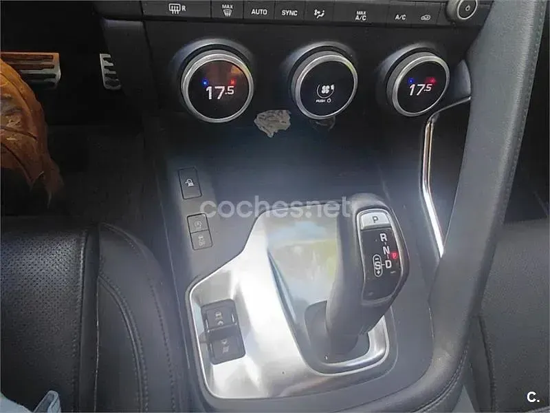Usado Jaguar E-Pace R-Dynamic 150 CV (110 kW) 2019 Rojo SUV