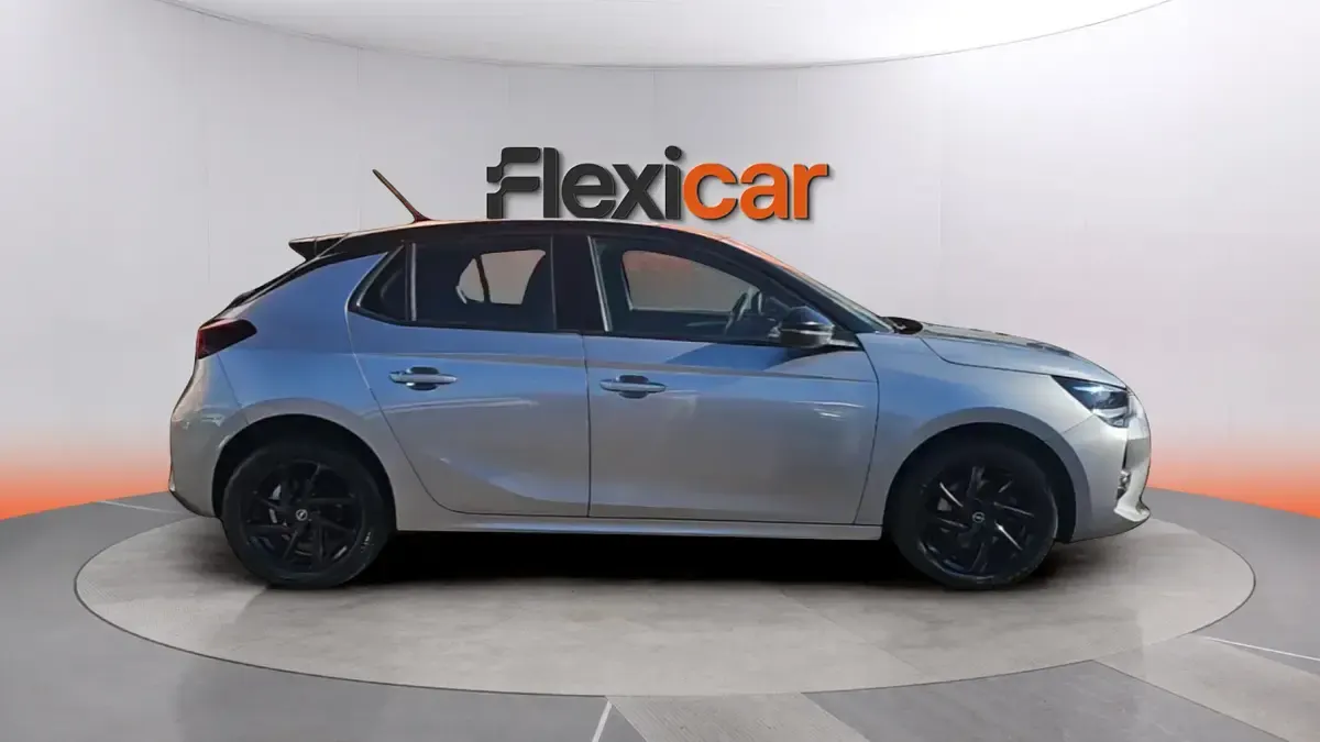 Usado Opel Corsa GS Line 101 CV (74 kW) 2021 Gris Utilitario