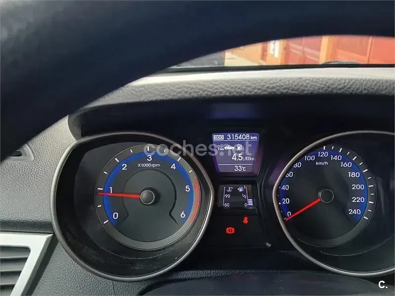 Usado Hyundai i30 90 CV (66 kW) 2015 Blanco Berlina