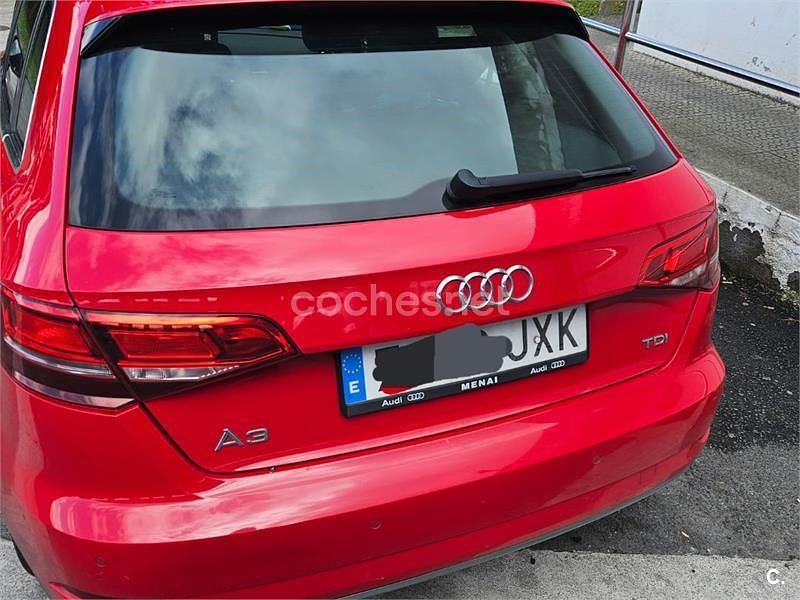 Usado Audi A3 Design 110 CV (80 kW) 2017 Rojo Berlina