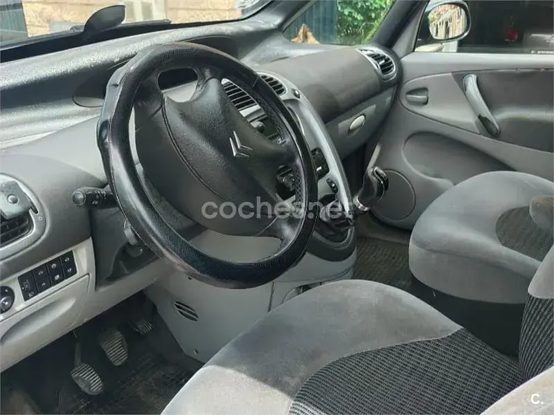 Begagnad Citroën Xsara Picasso Exclusive 92 HK (67 kW) 2007 Grå Minibuss