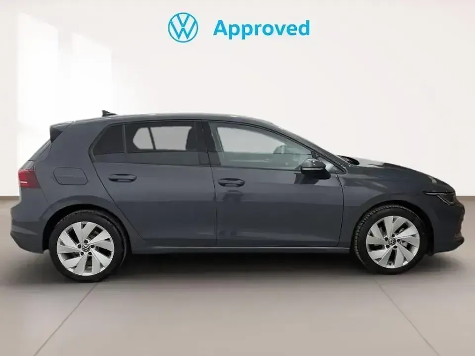 Usado VW Golf VIII Life 116 CV (85 kW) 2025 Gris Utilitario