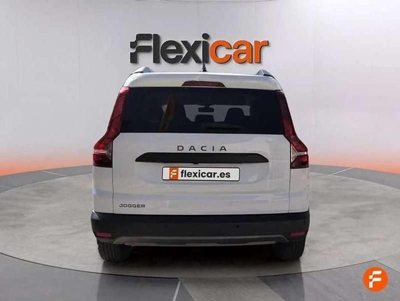 Usado Dacia Jogger Extreme 101 CV (74 kW) 2022 Blanco Monovolumen