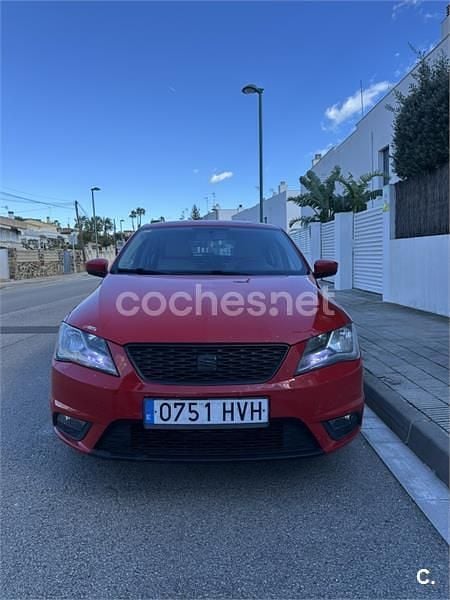 Usado Seat Toledo Style 105 CV (77 kW) 2014 Rojo Utilitario