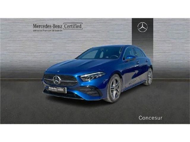 Azul espectra Usado 2024 Mercedes A180 AMG line Berlina | 33.500 € (Precio justo) - Imagen 1/4