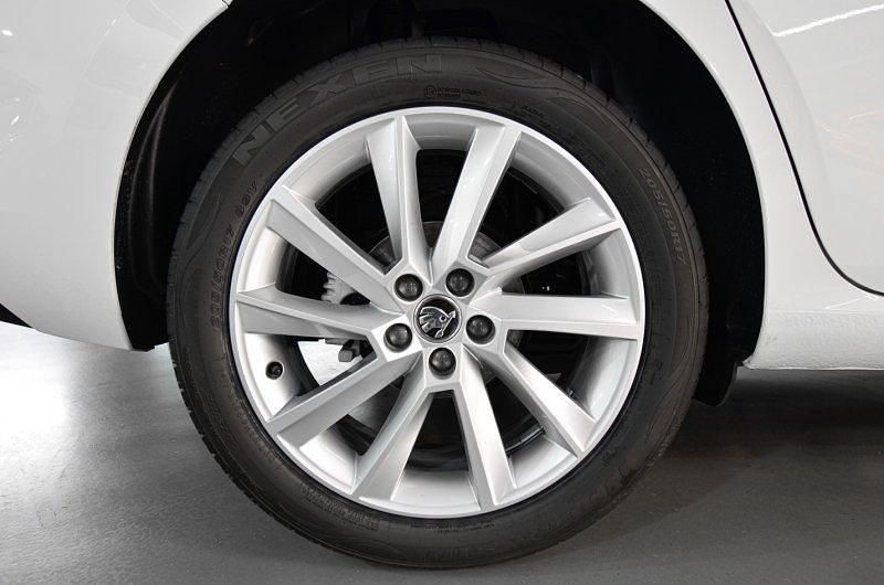 Usado Skoda Scala Ambition 110 CV (80 kW) 2023 Blanco candy Utilitario