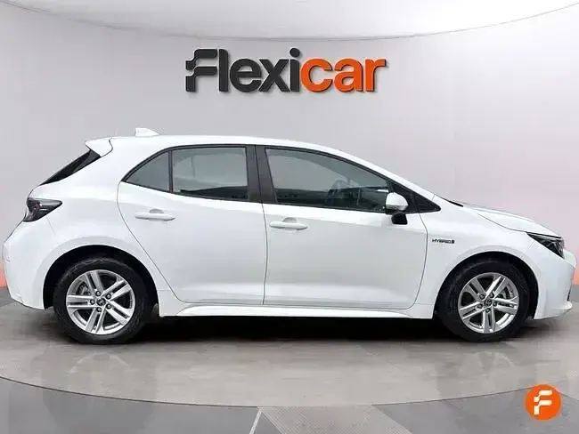 Usado Toyota Corolla Active 122 CV (89 kW) 2021 Blanco Berlina