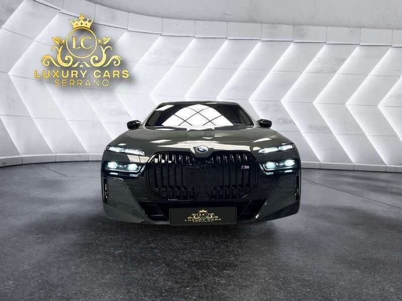 Gris Usado 2023 BMW M760e Executive Berlina | 123.000 € - Imagen 1/4