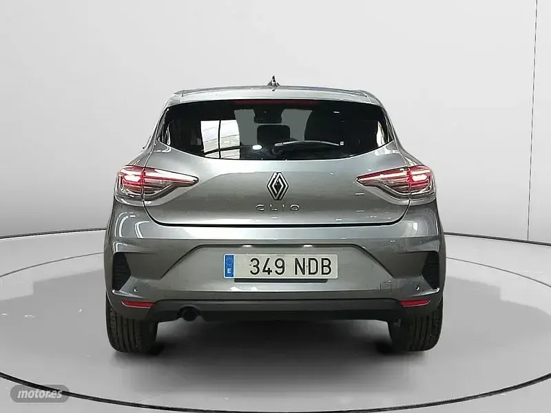 Usado Renault Clio Evolution 101 CV (74 kW) 2025 Gris Utilitario