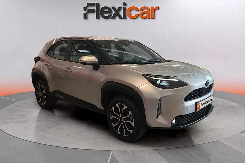 Gris Usado 2024 Toyota Yaris Hybrid Active | 19.490 € (Buen precio) - Imagen 1/4