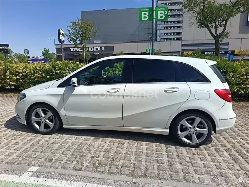 Usado Mercedes B180 109 CV (80 kW) 2015 Blanco Monovolumen
