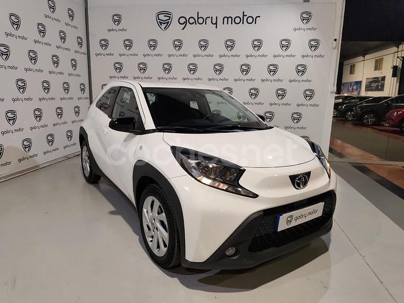 Usado Toyota Aygo X 72 CV (52 kW) 2022 Blanco SUV