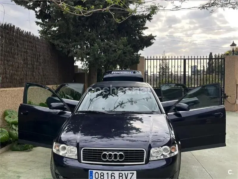 Usado Audi A4 130 CV (95 kW) 2002 Negro Berlina