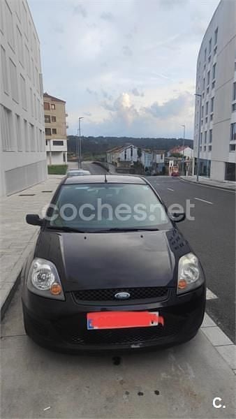 Usado Ford Fiesta Ambiente 68 CV (50 kW) 2008 Negro Utilitario