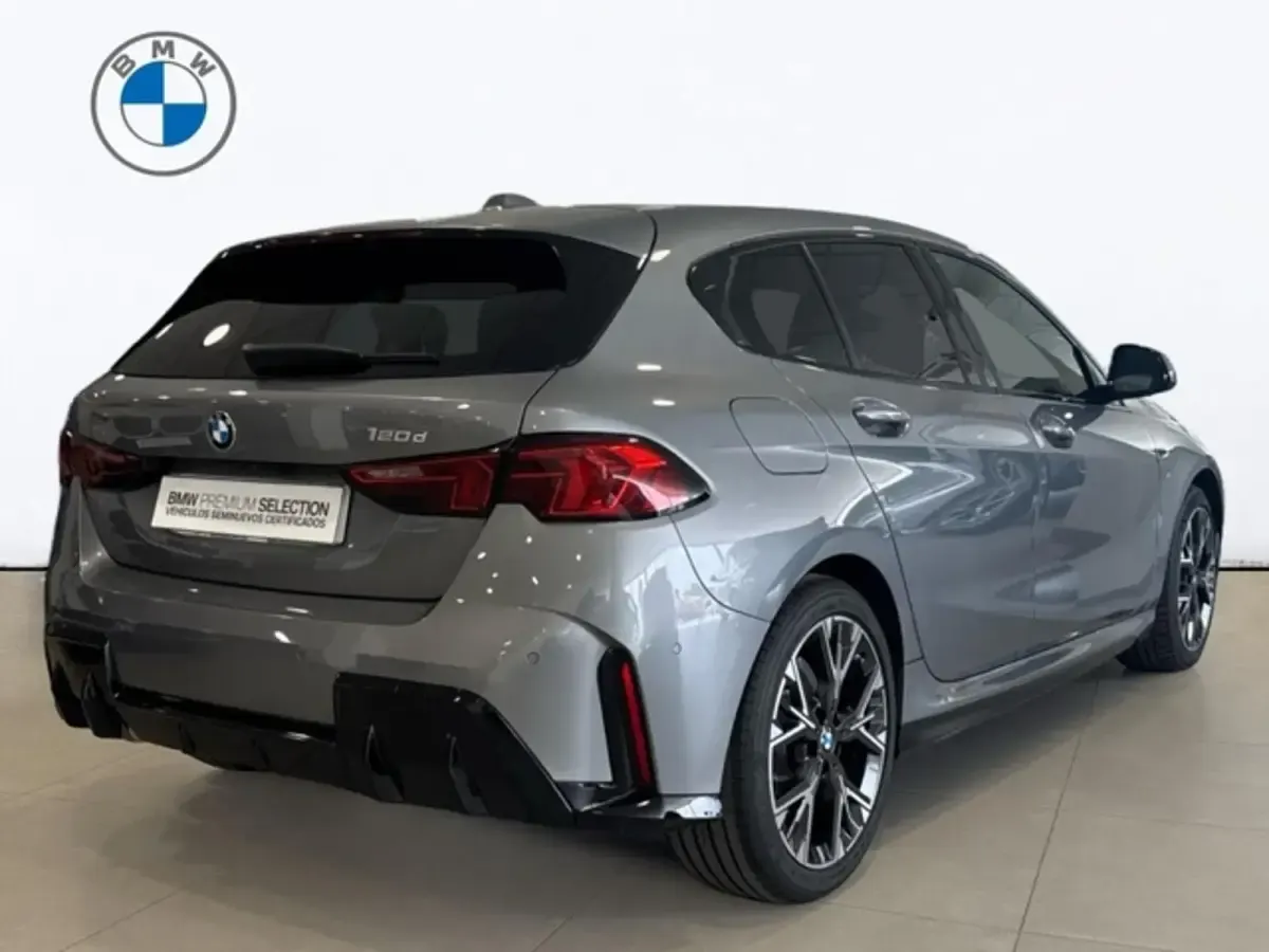 Usado BMW 120 Comfort Edition 163 CV (119 kW) 2025 Gris Utilitario