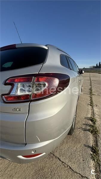 Usado Renault Mégane GrandTour GT 110 CV (80 kW) 2015 Gris / plata Familiar