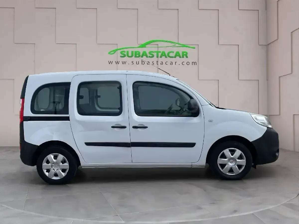 Usado Renault Kangoo 75 CV (55 kW) 2018 Blanco Monovolumen