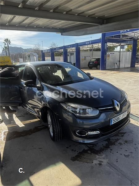 Gris / plata Usado 2015 Renault Mégane LIMITED Berlina | 8850 € (Precio justo) - Imagen 1/4
