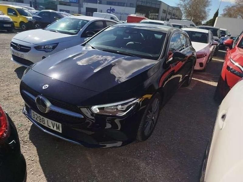Usado Mercedes CLA200 Shooting Brake 163 CV (119 kW) 2021 Negro Familiar