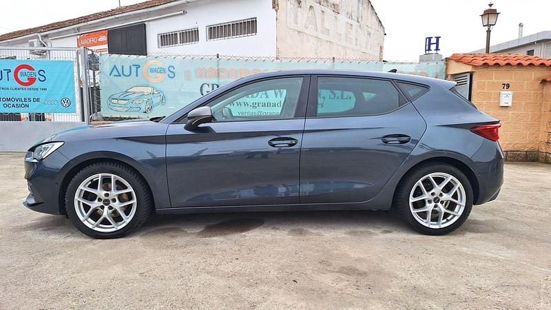 Usado Seat Leon FR 150 CV (110 kW) 2021 Gris / plata Berlina