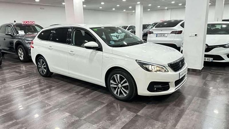 Usado Peugeot 308 Active 131 CV (96 kW) 2021 Blanco Utilitario
