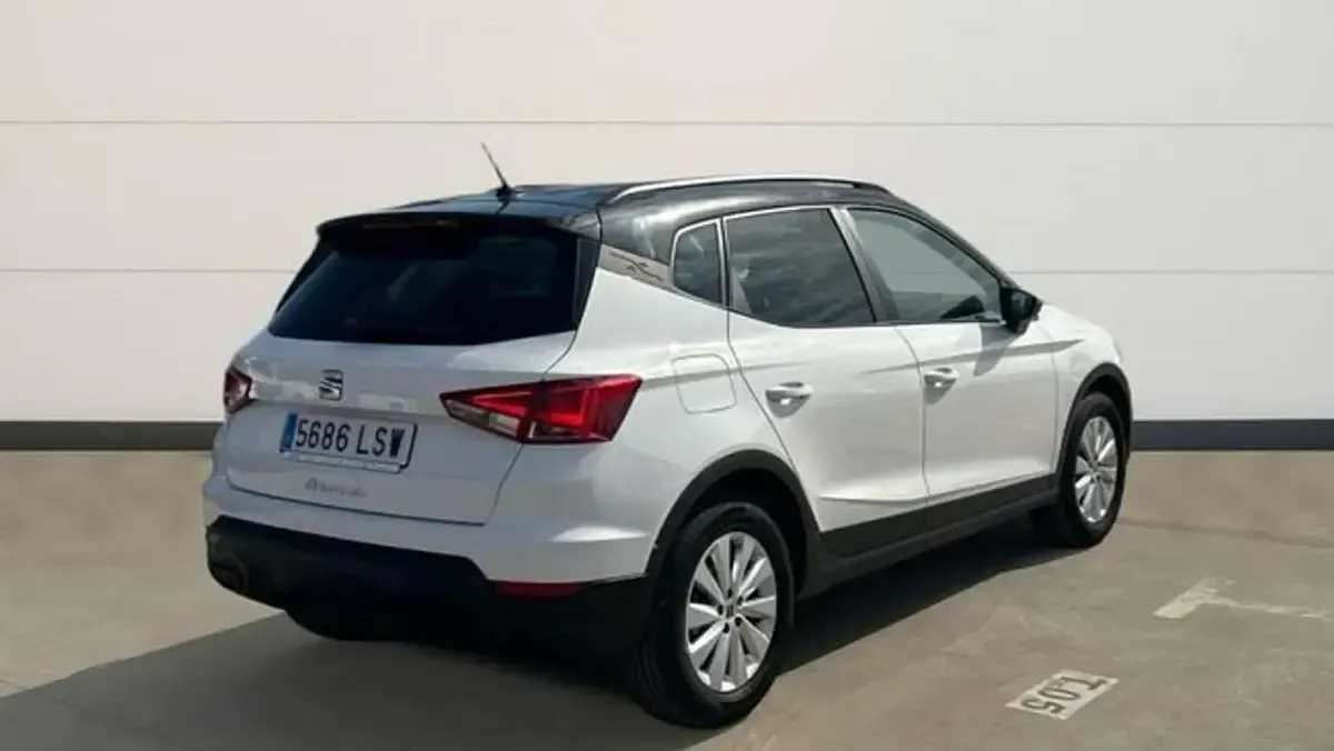 Usado Seat Arona Style Plus 110 CV (80 kW) 2021 Blanco SUV