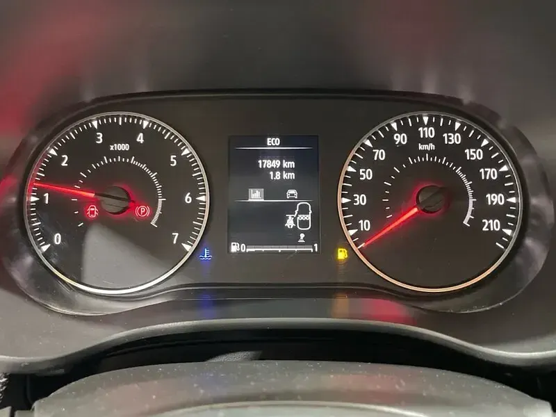 Usado Dacia Sandero Expression 110 CV (80 kW) 2023 Verde Berlina