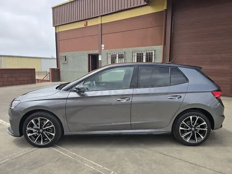Usado Skoda Fabia Monte Carlo 115 CV (84 kW) 2025 Gris / plata Utilitario