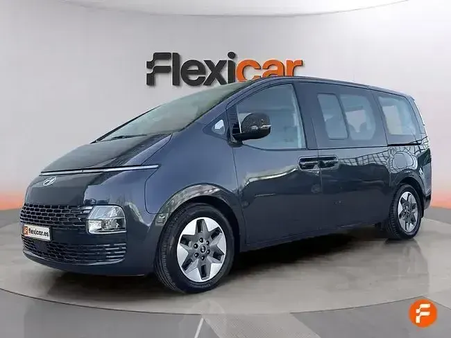 Usado Hyundai Staria 177 CV (130 kW) 2023 Gris Monovolumen