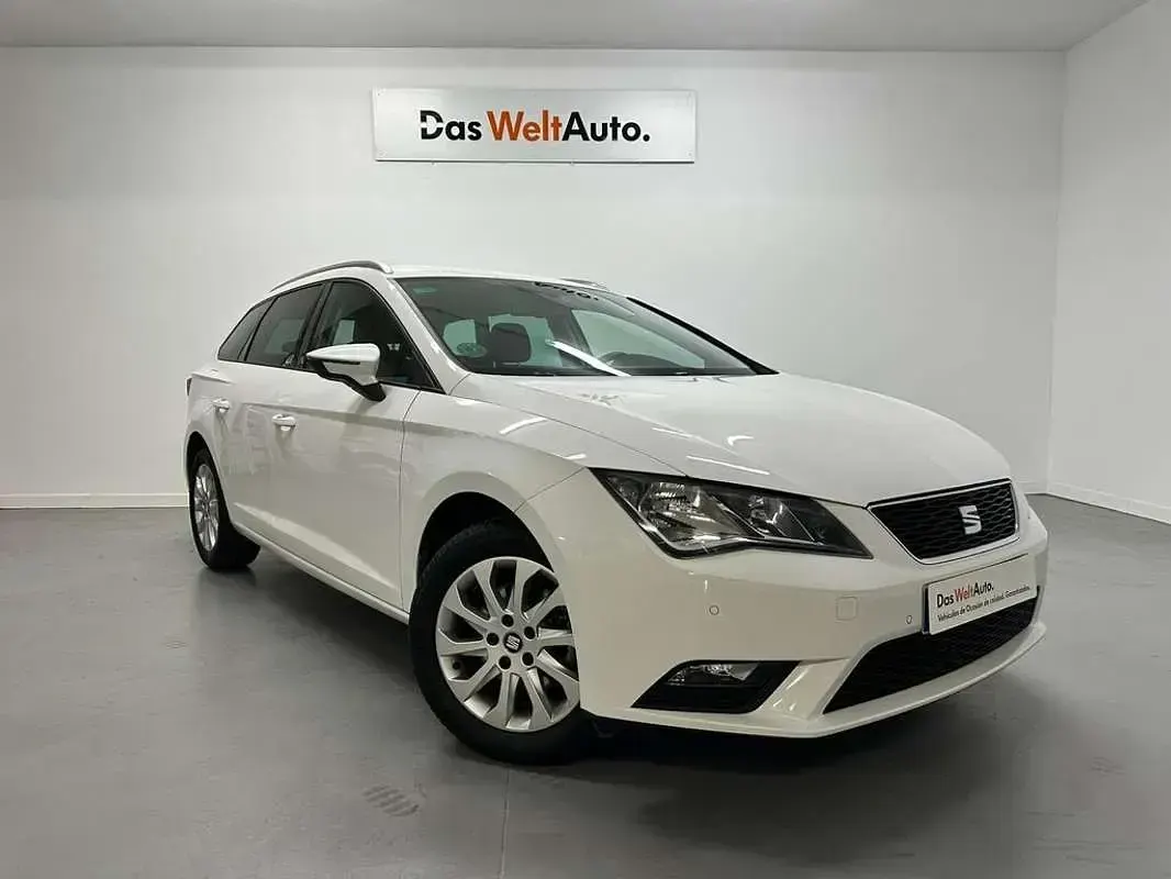 Usado Seat Leon ST Style 150 CV (110 kW) 2015 Amarillo Familiar