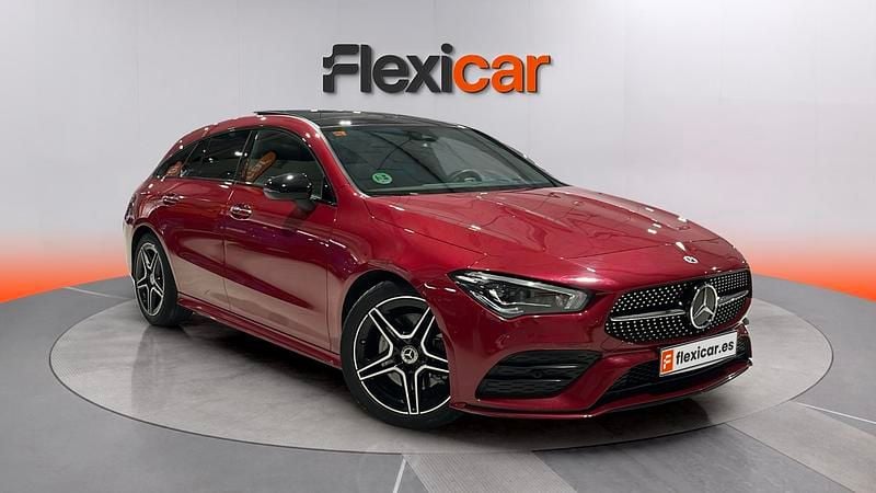 Usado Mercedes CLA200 Shooting Brake 150 CV (110 kW) 2021 Rojo Familiar