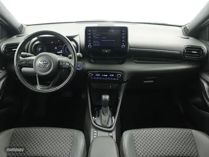 Usado Toyota Yaris Style 116 CV (85 kW) 2022 Blanco Utilitario