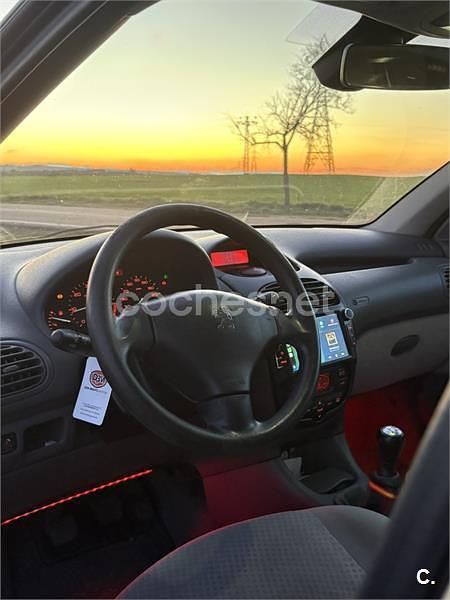 Usado Peugeot 206 90 CV (66 kW) 2003 Gris / plata Berlina