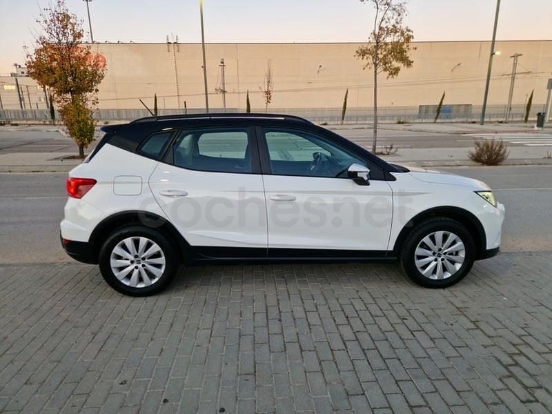 Usado Seat Arona Style Plus 110 CV (80 kW) 2021 Blanco SUV