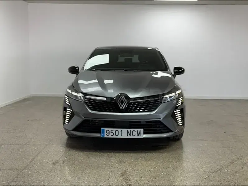 Usado Renault Clio V Techno 90 CV (66 kW) 2025 Gris / plata Berlina