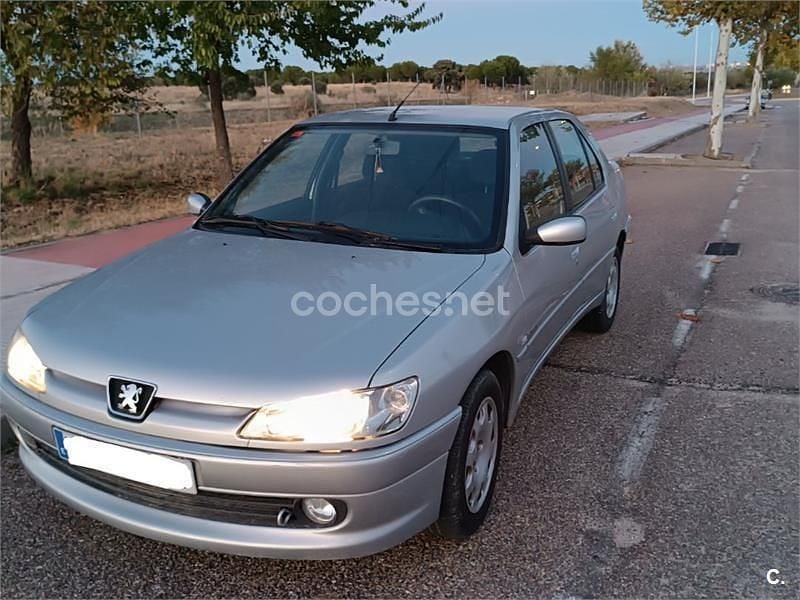 Usado Peugeot 306 90 CV (66 kW) 2000 Gris / plata Berlina