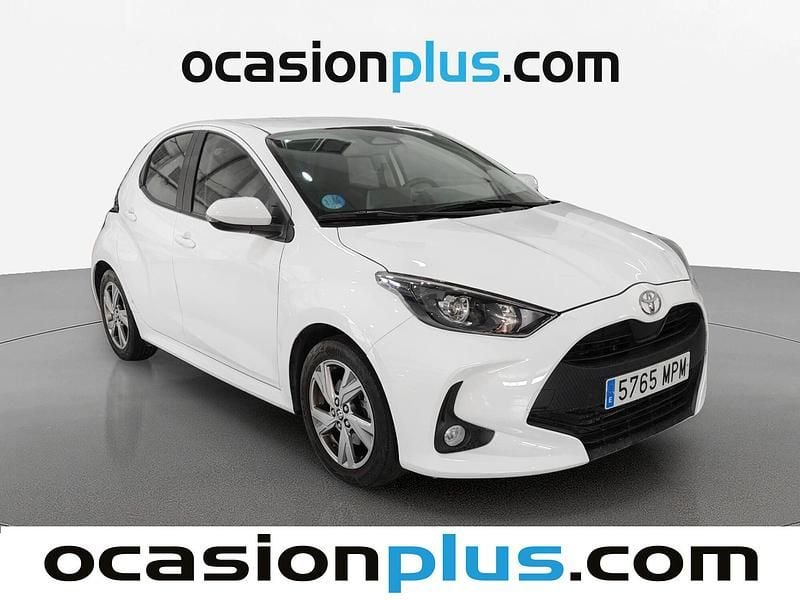 Usado Toyota Yaris Hybrid Active 116 CV (85 kW) 2024 Blanco Berlina