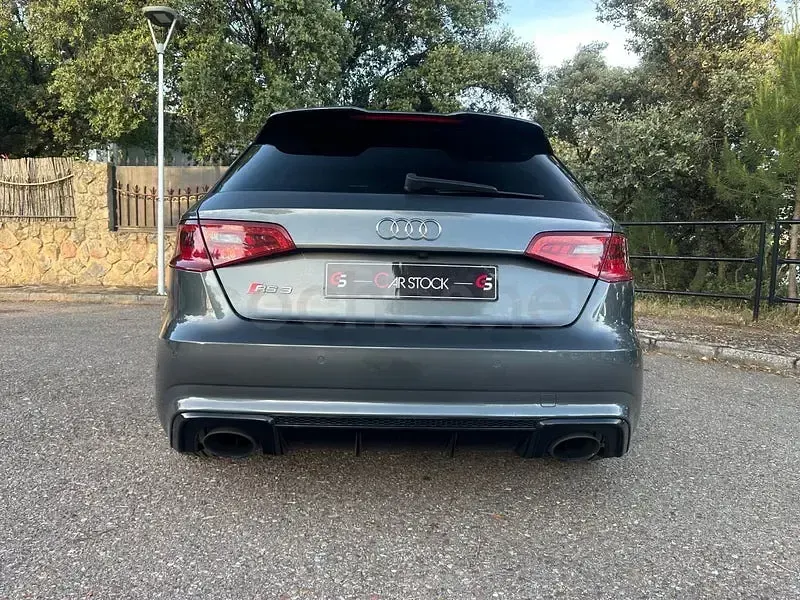 Usado Audi RS3 Sport 367 CV (269 kW) 2016 Gris / plata Berlina