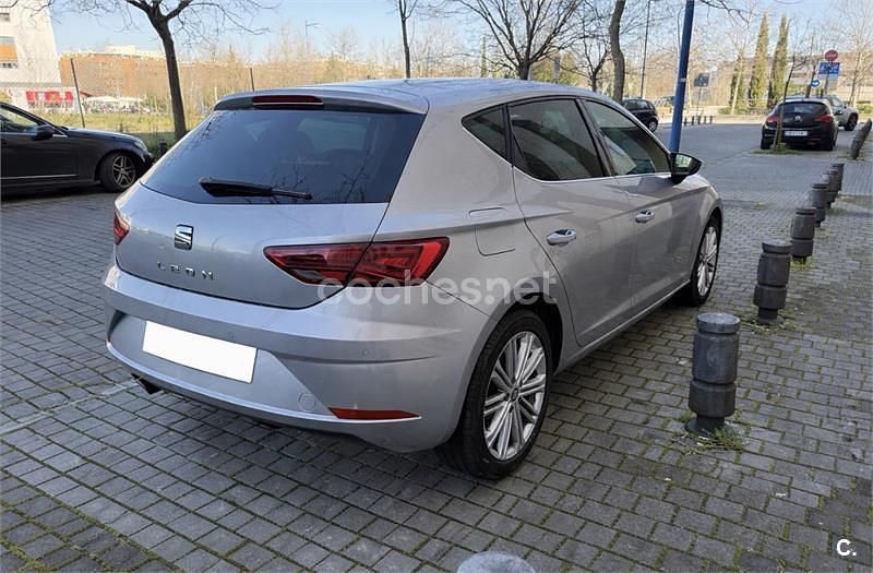 Usado Seat Leon XCELLENCE 150 CV (110 kW) 2020 Gris / plata Berlina