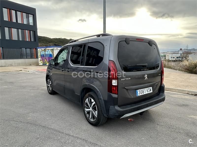 Usado Peugeot Rifter GT-line 130 CV (95 kW) 2019 Gris / plata Monovolumen