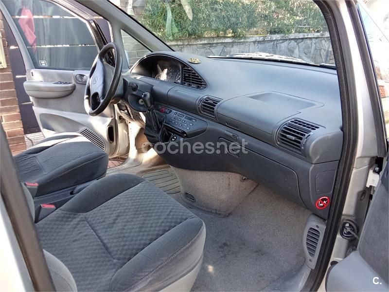 Usado Lancia Zeta 109 CV (80 kW) 2000 Gris / plata Monovolumen