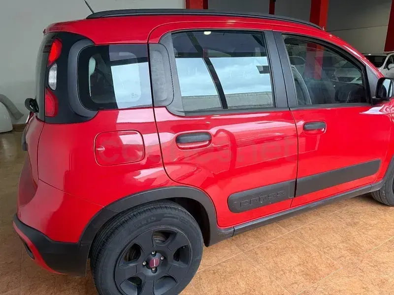 Usado Fiat Panda Cross Cross 69 CV (50 kW) 2020 Rojo Utilitario