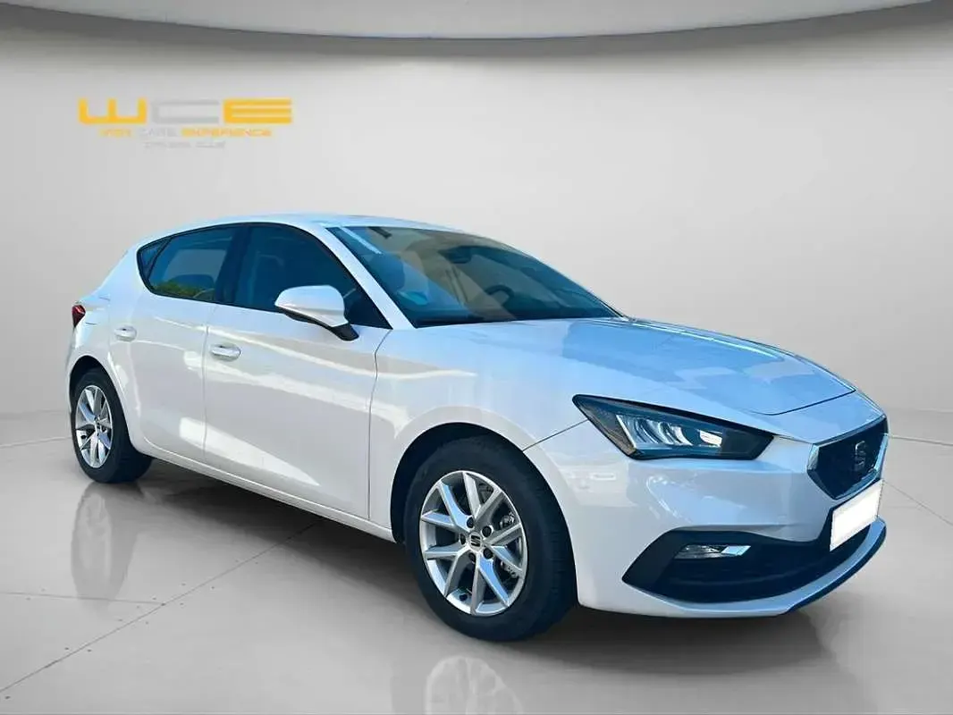 Usado Seat Leon Reference 116 CV (85 kW) 2022 Blanco Utilitario