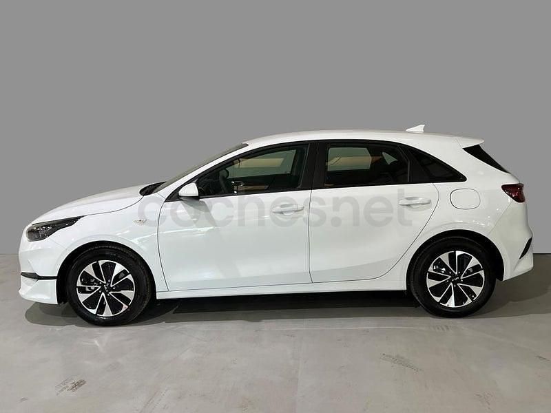 Usado Kia Ceed 100 CV (73 kW) 2024 Blanco Utilitario