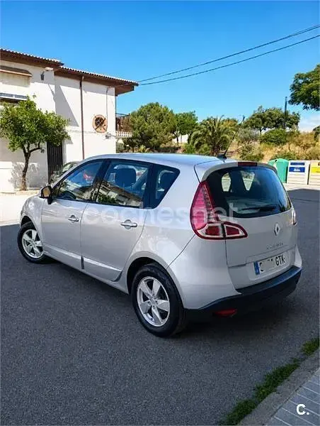 Usado Renault Scenic E-Tech 105 CV (77 kW) 2010 Gris / plata Monovolumen