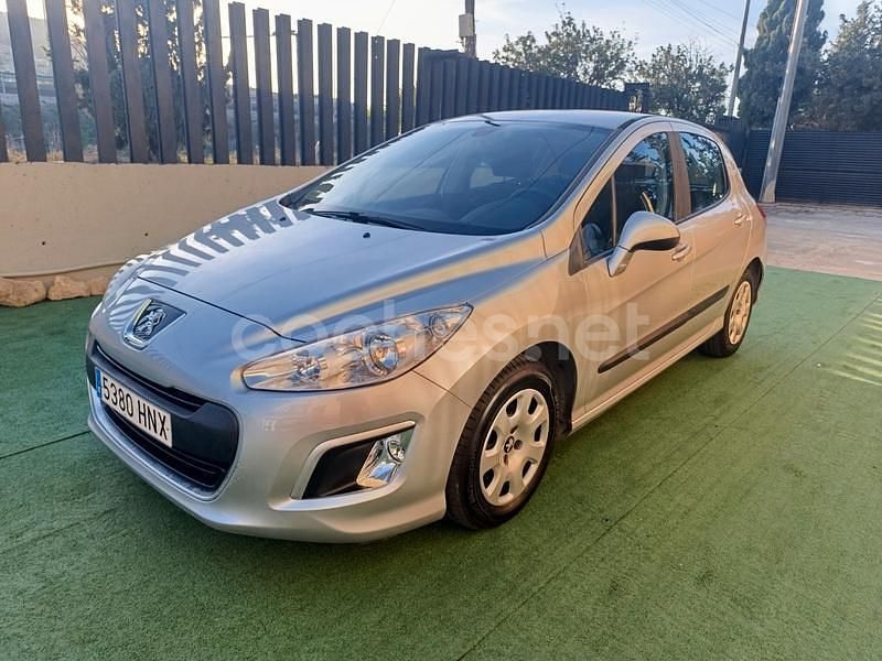 Usado Peugeot 308 Active 92 CV (67 kW) 2013 Gris / plata Berlina