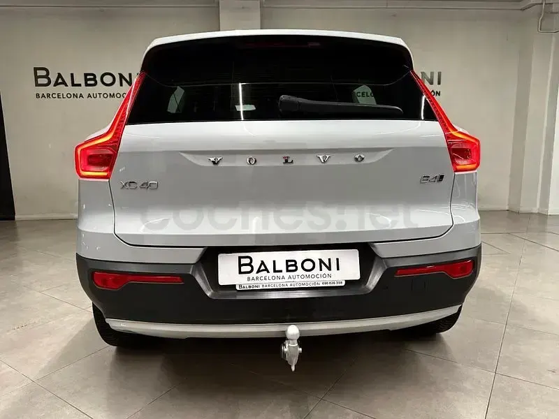 Usado Volvo XC40 Momentum 197 CV (144 kW) 2021 Gris / plata SUV