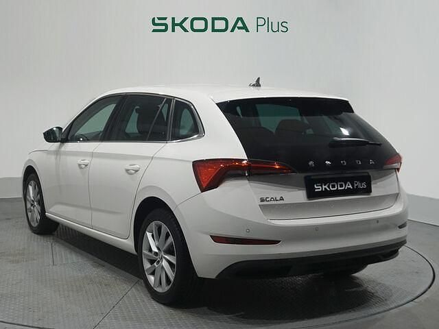 Usado Skoda 110 R Ambition 150 CV (110 kW) 2022 Blanco Berlina